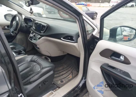 2017 Chrysler Pacifica Touring-L Plus z USA, uszkodzony, nr VIN 2C4RC1EG2HR635846